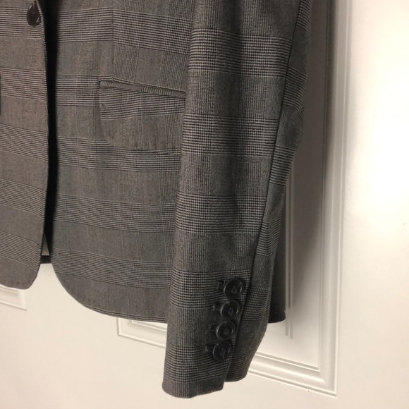 Blazer - Picture 3 of 4